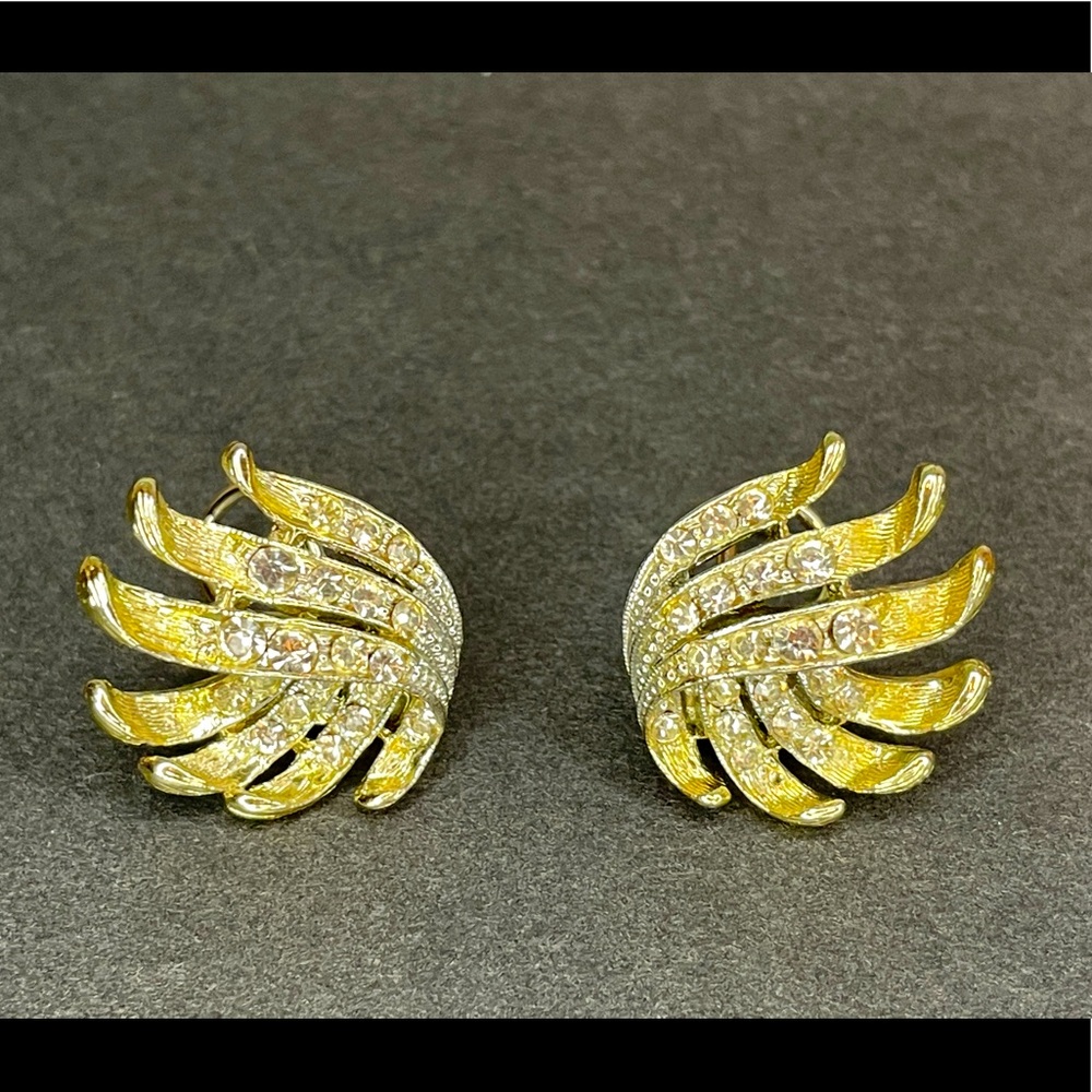 Vintage BSK gold tone matte finish rhinestone jewel clip on earrings